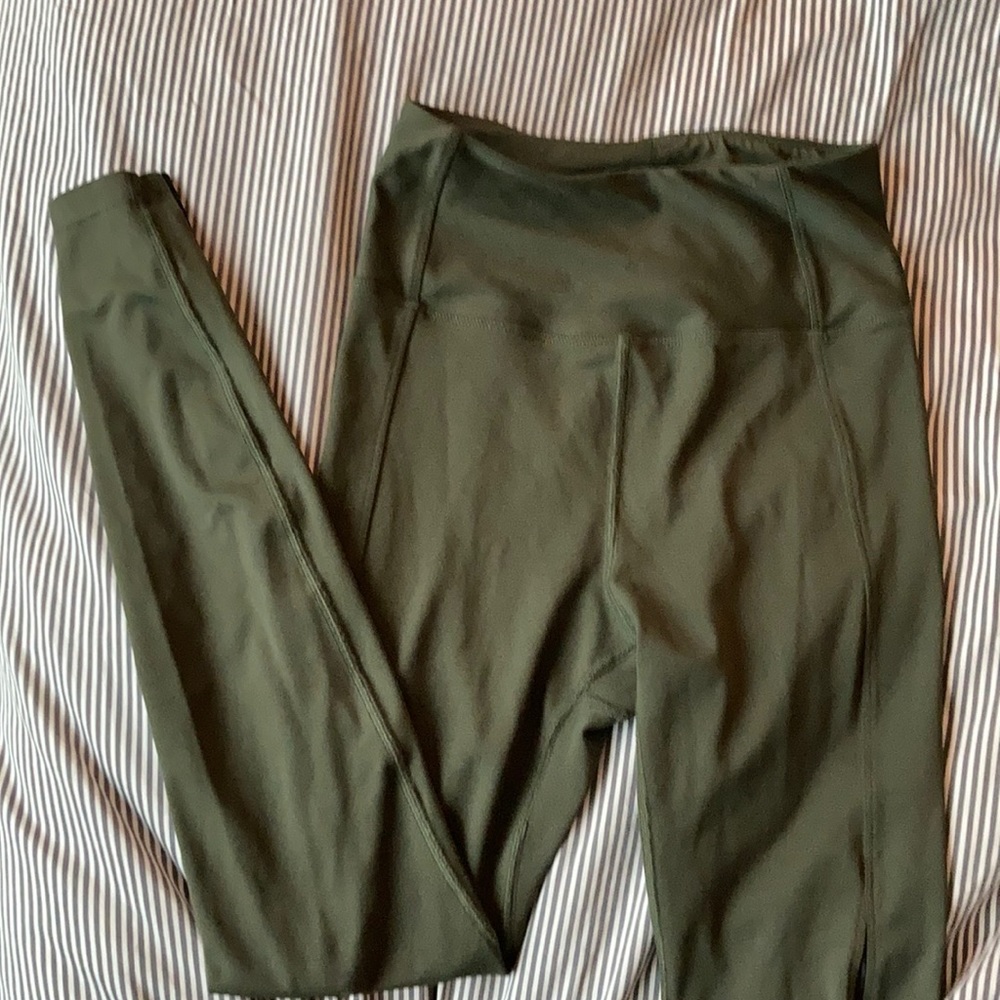 Heroine sport green leggings with black stripe sz small